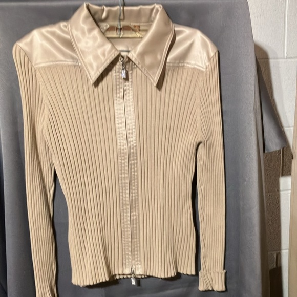 Belldini sweater set. Size M. Sweater has satin collar & yoke, tank top match - Picture 2 of 6